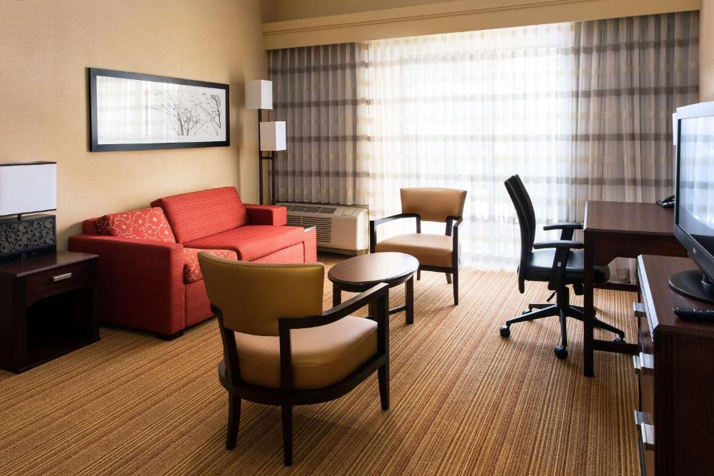 One Bedroom Suite King - Hearing Accessible interior