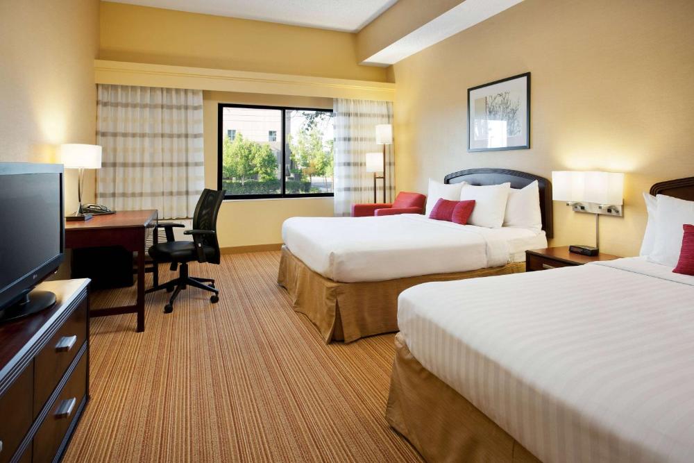 Guestroom Two Queens interior